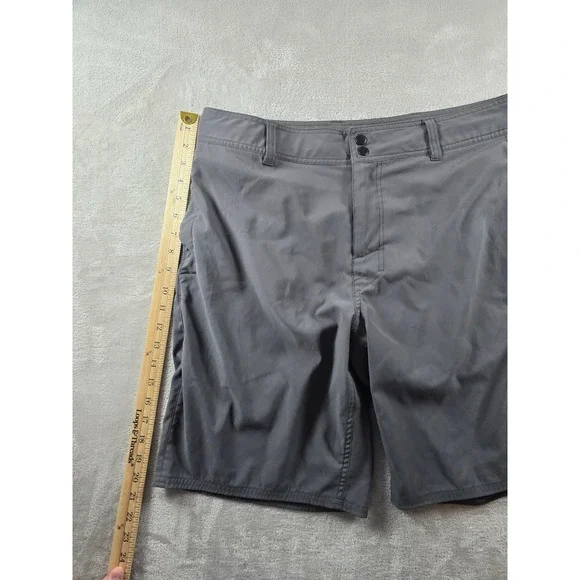 Under Armour HeatGear Shorts Mens 36 Gray Loose Fit Flat Front Athletic *Read - Picture 4 of 10